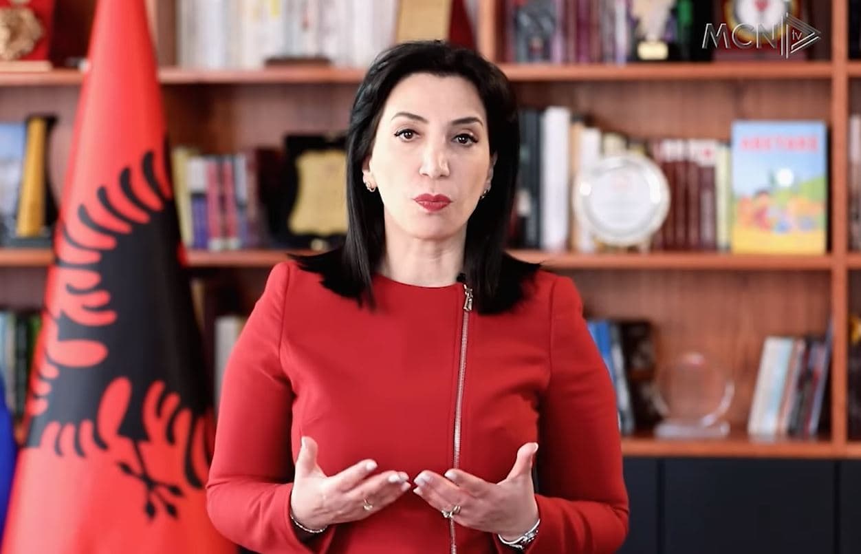 Mësues “të përafërt” për Shqipërinë. Kushi: Pedagogji për të diplomuarit jashtë fushës (VIDEO)