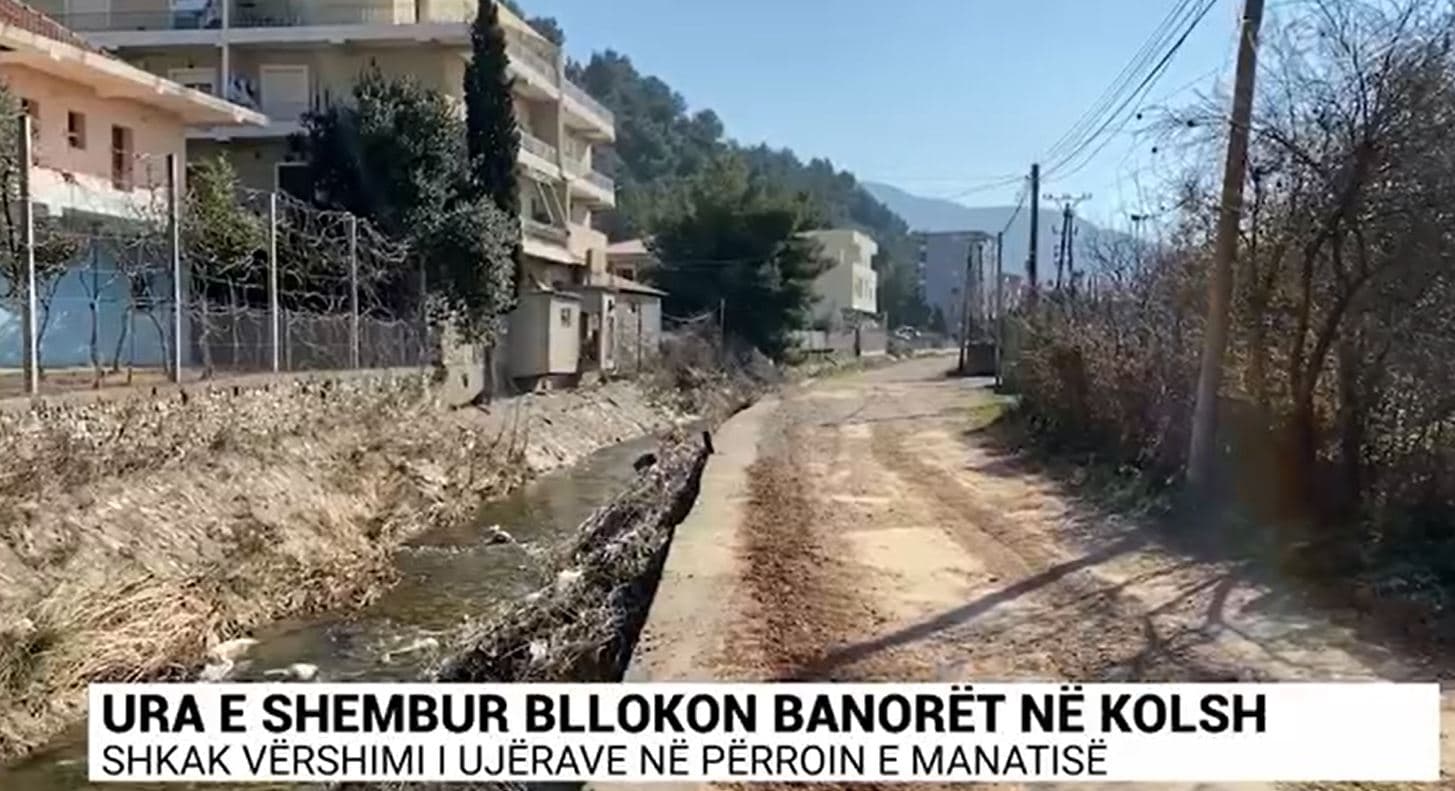 Ura e shembur bllokon banorët në Kolsh. Shkak vërshimi i ujërave në përroin e Manatisë (VIDEO)