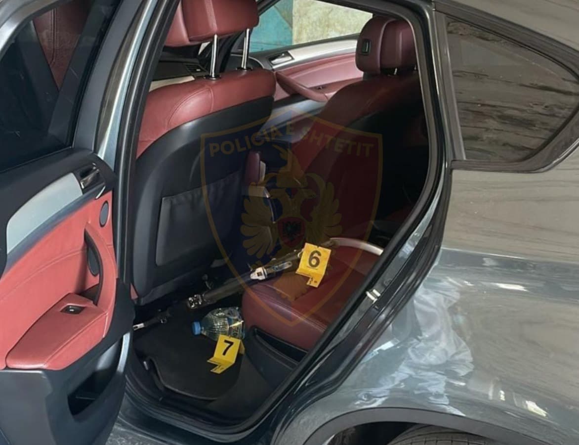 Kallashnikovë dhe pistoletë te “X6”/ Policia deklaratë për krimin e parandaluar në Elbasan (VIDEO)