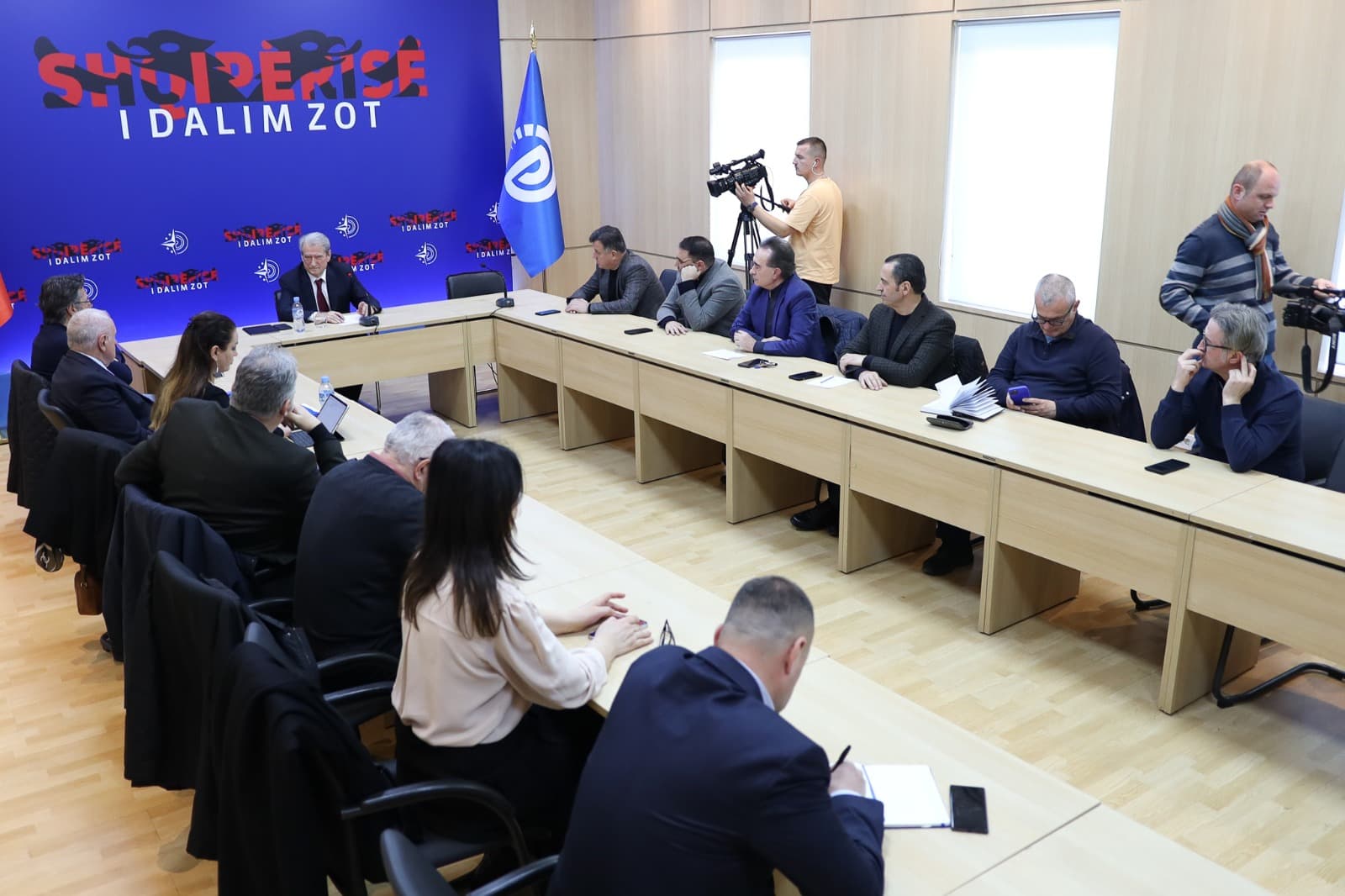 Berisha me drejtuesit e PD në qarqe: Të përgatitemi për revolucionin e mosbindjes civile