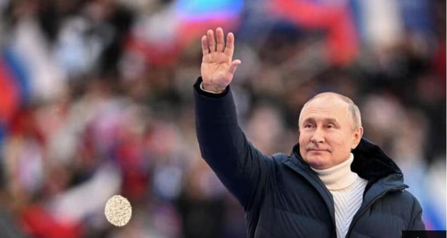 Dhurata studentëve të universitetit në Moskë, për t’i dërguar në tubimin e Putinit