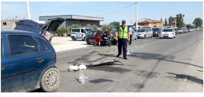 Aksident në autostradën Fushë Krujë-Laç/ Përplasen dy makina, plagosen dy pasagjere
