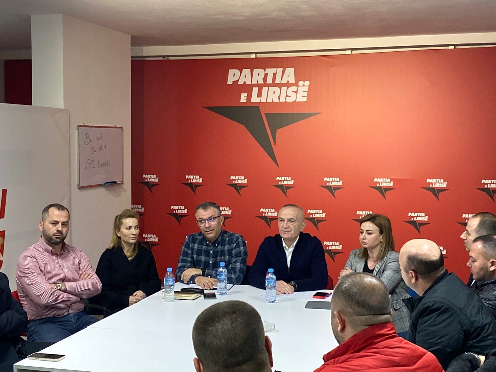 Meta me Igli Carën në mbledhjen e Kryesisë: Zgjidhja për problemet e rënda në Durrës