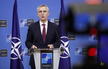 NATO: Është e drejta jonë për të mbështetur Ukrainën, do dërgojmë më shumë armë për Kievin