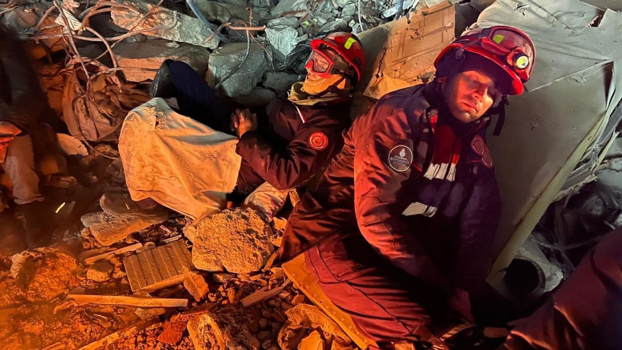 Tre persona të vdekur, mbi 600 të plagosur si pasojë e tërmetit të ri në Turqi