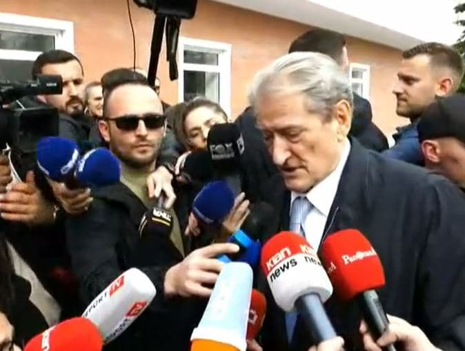 Mbyllet protesta/ Berisha: SPAK-u është seksioni juridik i PS! Enver Hoxha po të ngrihej nga varri do ta shpallte Ramën heroin e tij