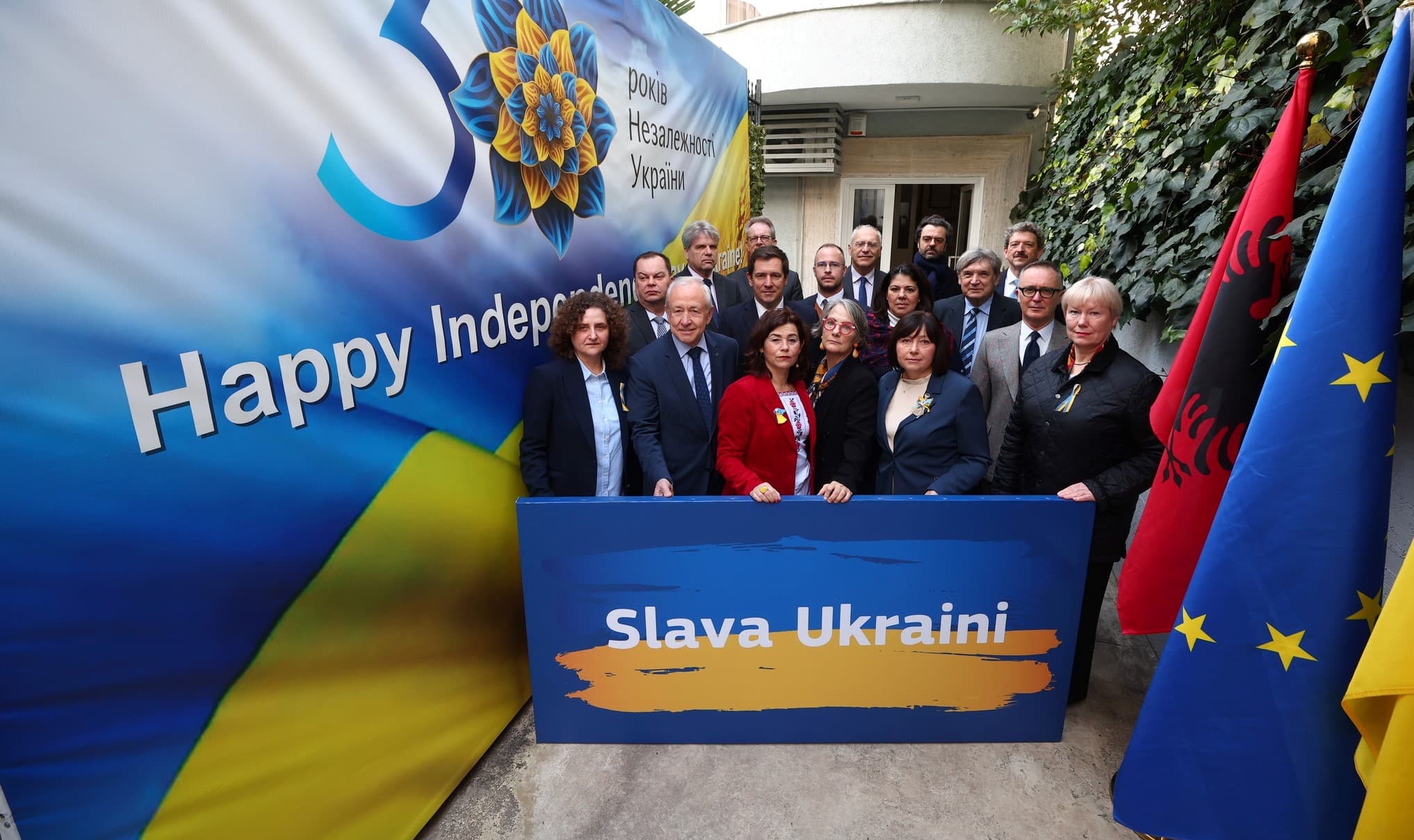  Një vit luftë/ Hohmann dhe ambasadorët në Shqipëri: BE pranë Ukrainës në luftën e saj ekzistenciale
