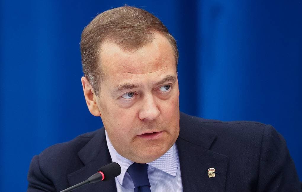 Medvedev: Historia përsëritet! Rusia po përballet me një perandori të tërë armiqsh 