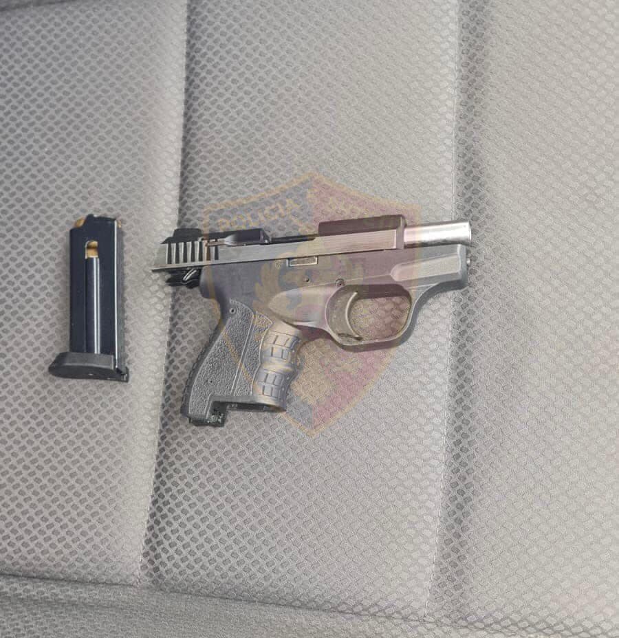 Lëviznin me armë zjarri në makinë, arrestohen 3 persona në Tiranë