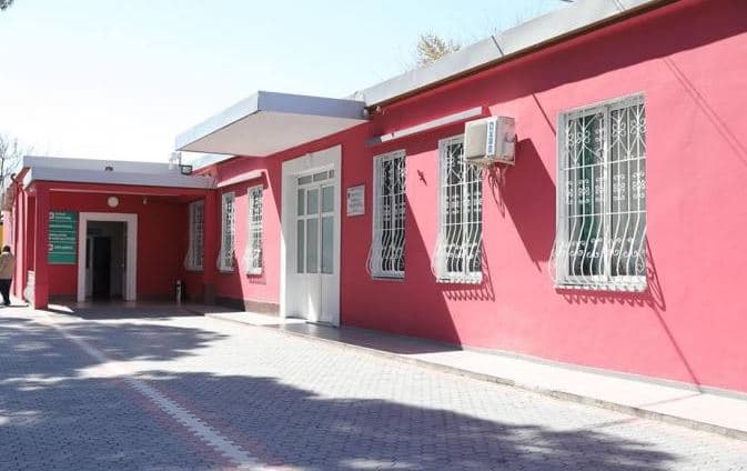 Tentoi t’i vidhte shpendët, pronari i shtëpisë bën për spital 54-vjeçarin në Kuçovë