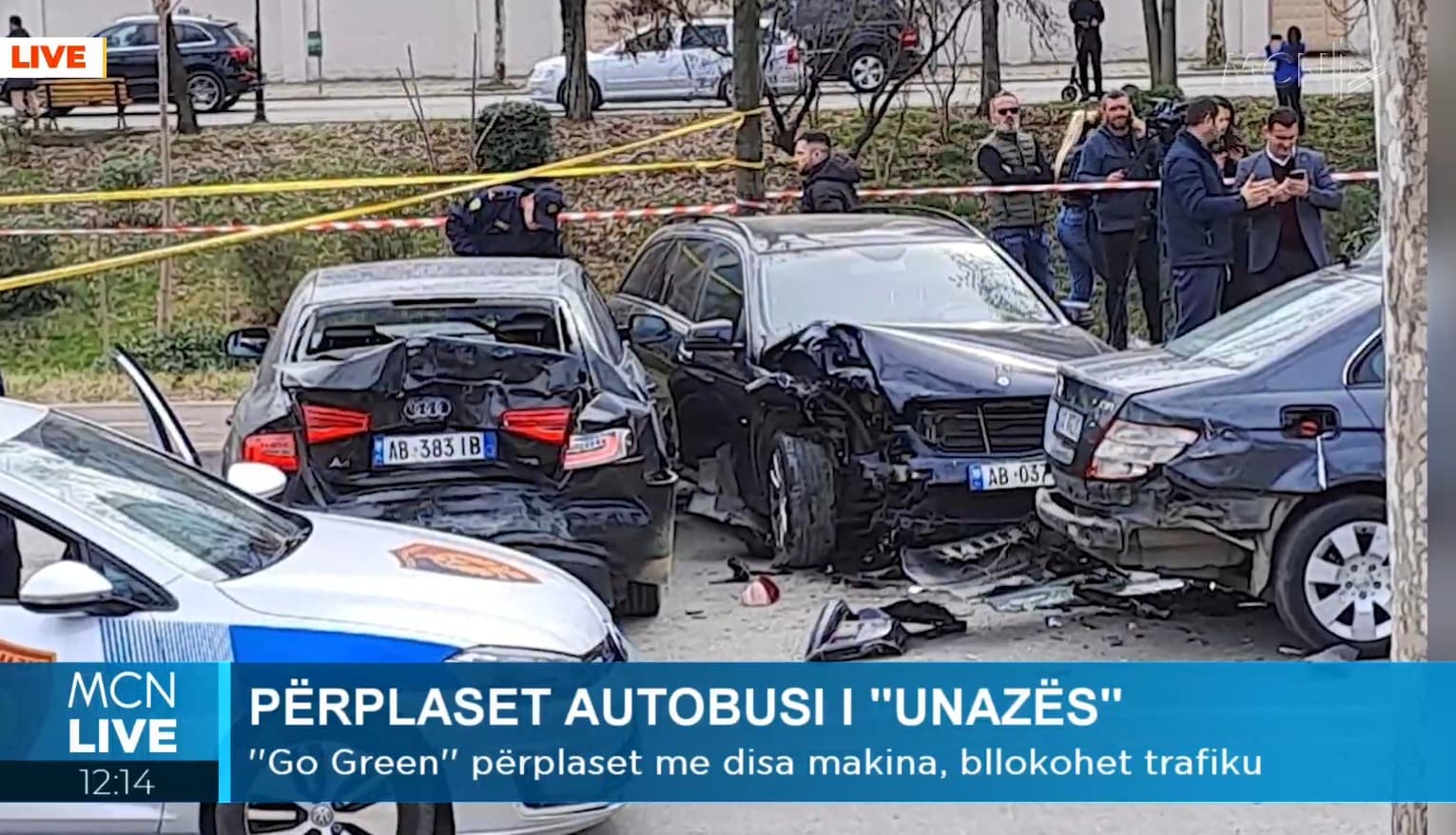 Aksident i rëndë pranë Shallvareve/ Urbani përplaset me disa makina, 6 të plagosur (FOTO)