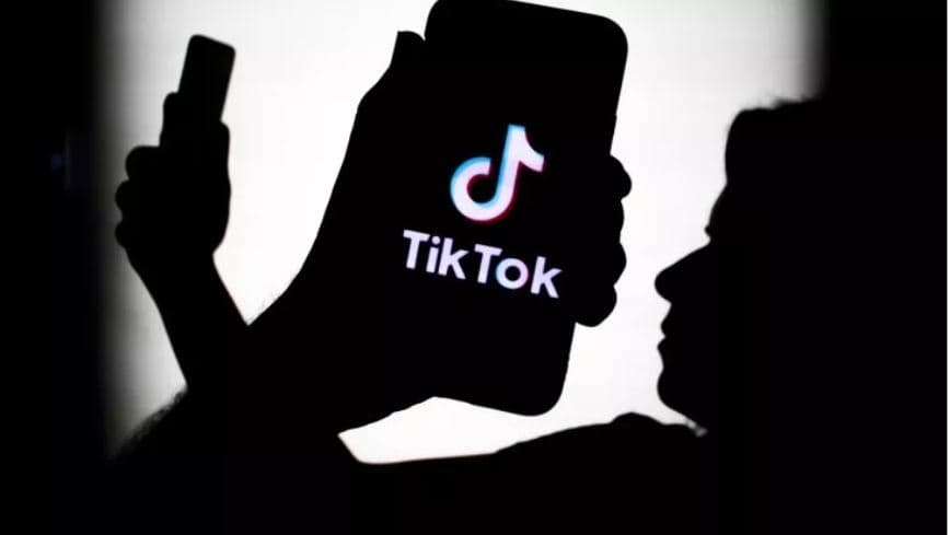 Goditi gruan më shpullë gjatë një live në Tik Tok, 1 vit burg për burrin edhe pse ajo nuk e denoncoi