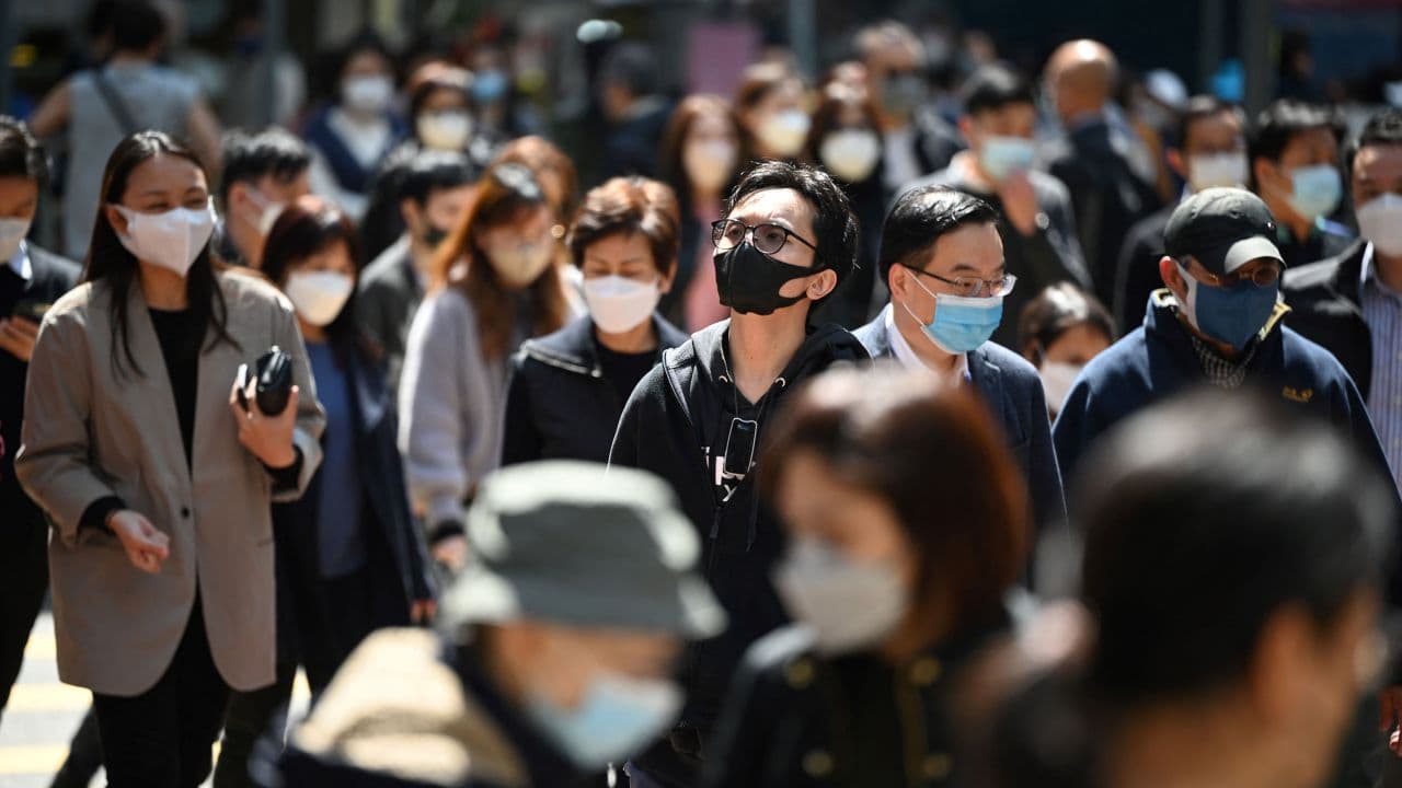 Pas 959 ditësh, Hong Kong vendos të mos mbajë më maska Covid