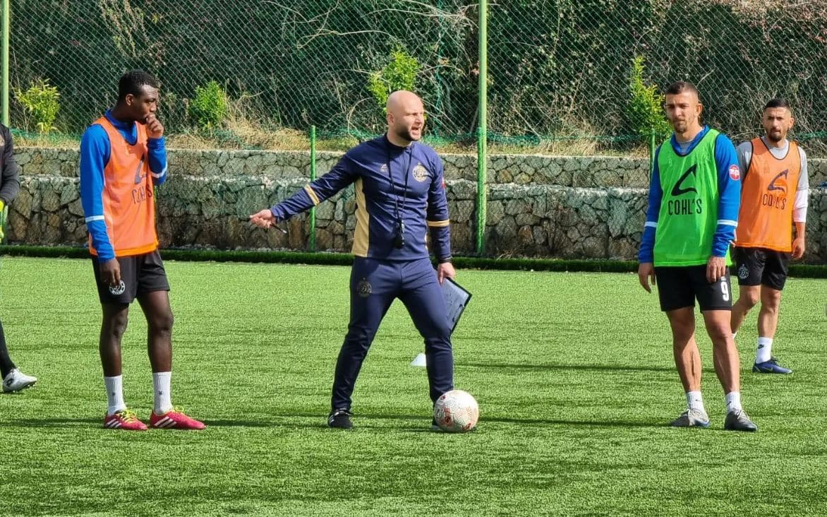 Zëvendëson Nevil Deden, Dritan Mehmeti nis punën te Dinamo