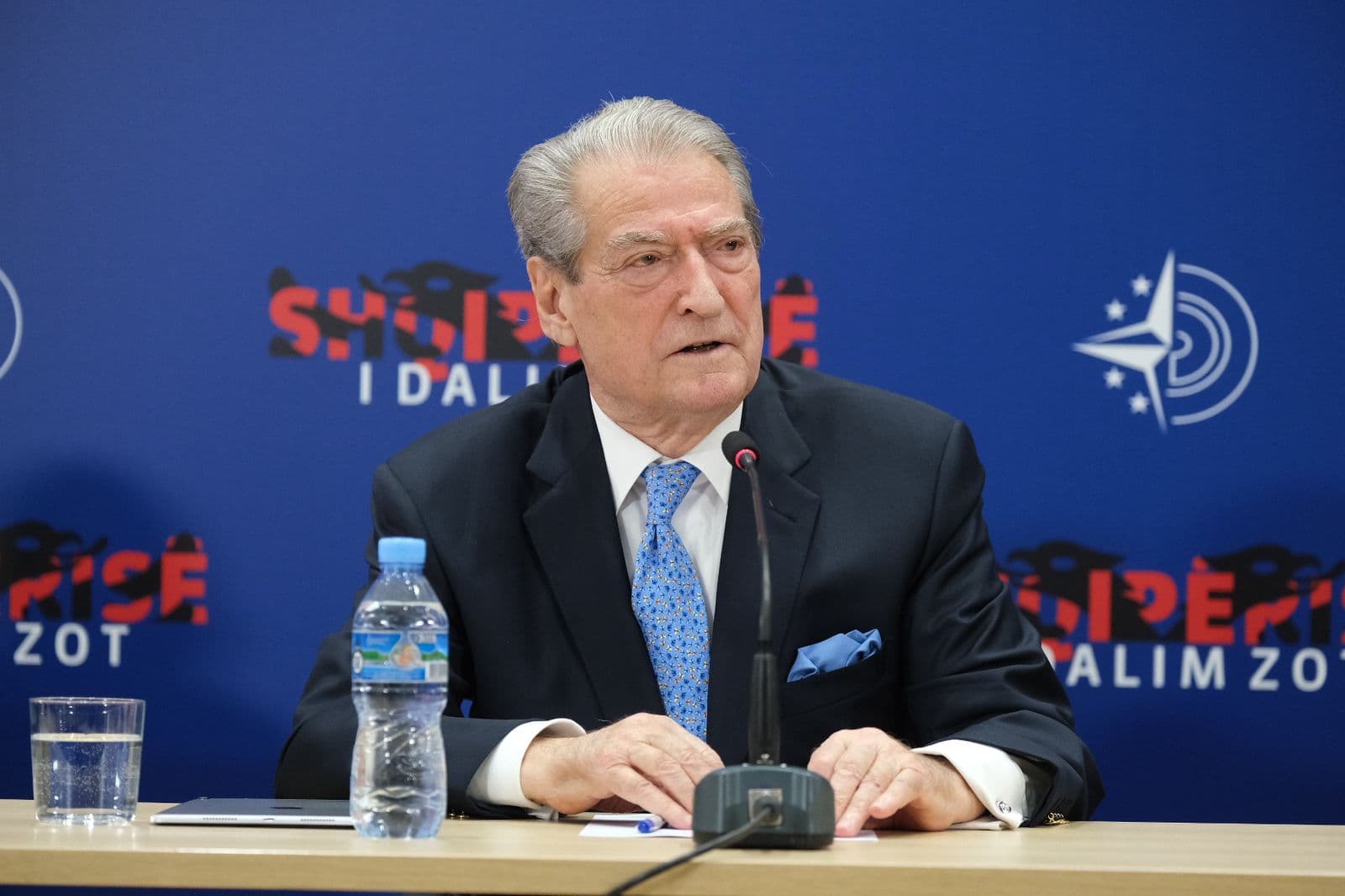 Berisha: Revolucion, do të bëjmë gjithçka për të larguar Ramën nga pushteti. Familjarët e tij të zhytur në tendera