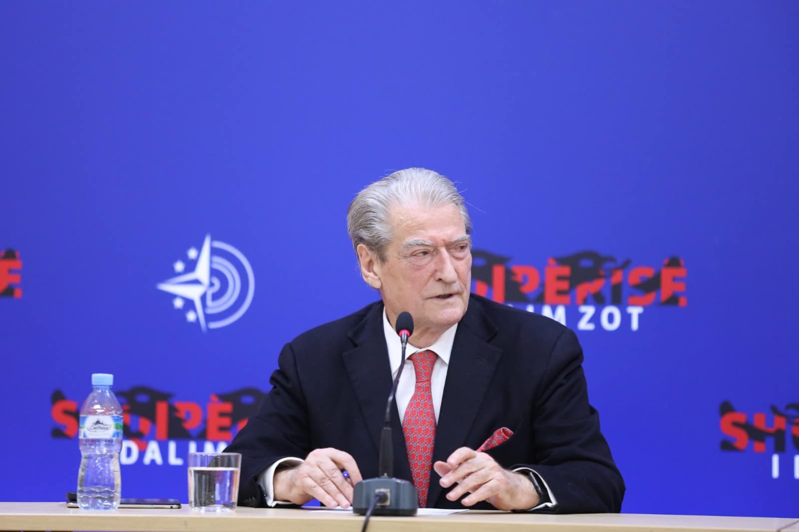 Berisha: Xhaçka ka informuar ambasadorët se gjykatësit do pengojnë regjistrimin e PD në zgjedhje