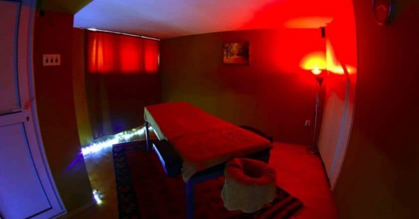 Goditen vatrat e prostitucionit në Fier/ Bllokohen dy lokale dhe një hotel, arrestohen 4 pronarët