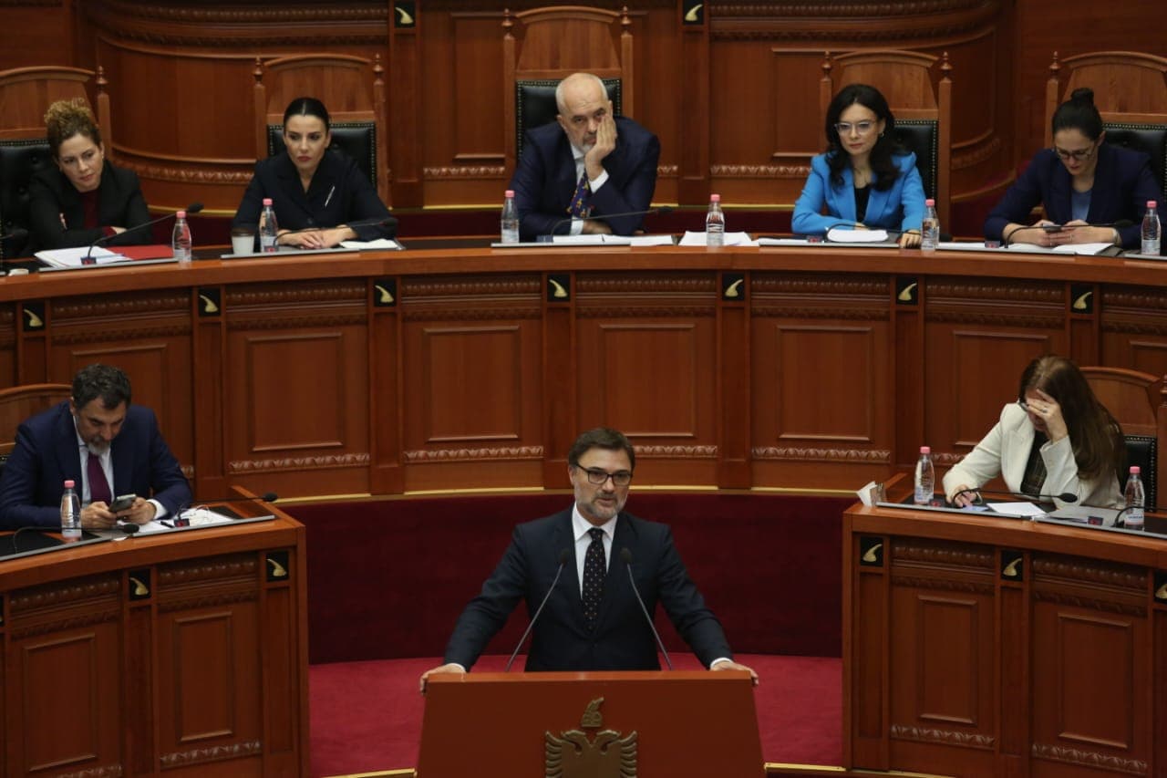 Interpelanca për “McGonigal”, Alibeaj 30 pyetje Ramës: Takimet ishin private apo zyrtare