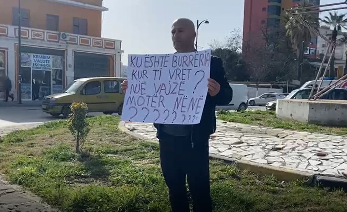 ‘Ku është burrëria kur ti vret një nënë’, fieraku proteston pas vrasjes së tre grave në Tiranë