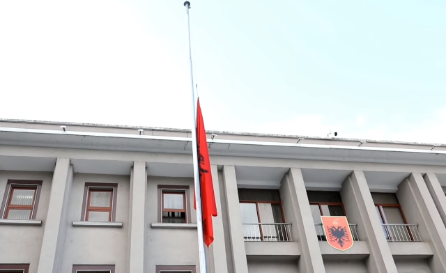    Tragjedia në Greqi/ Qeveria shqiptare shpall 5 marsin ditë zie kombëtare 