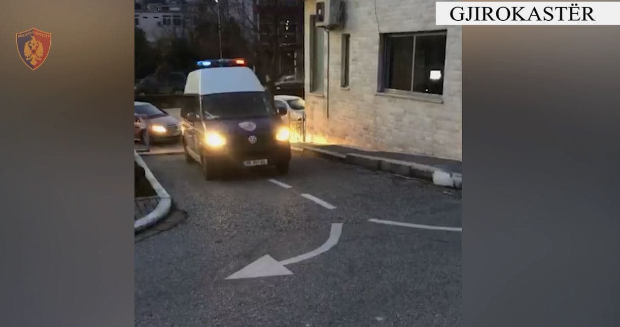 U kap duke transportuar emigrantë të paligjshëm, arrestohet 34-vjeçari në Gjirokastër
