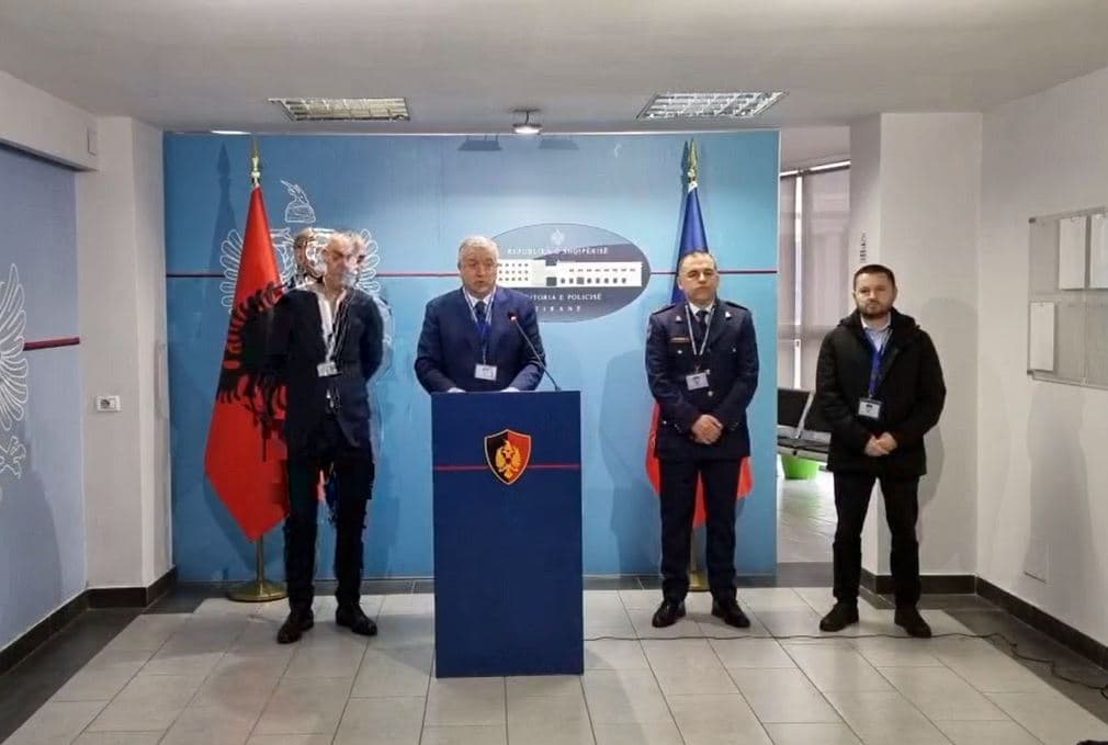 Zbulohet “shtëpia e barit” që prodhonte drogë me vlerë 100 mijë euro/ Në pranga tre persona