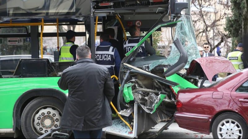 Aksidenti me 9 të plagosur, lirohet drejtuesi i urbanit/ Shoferi: Humba vetëdijen! Vuaj nga diabeti dhe tensioni