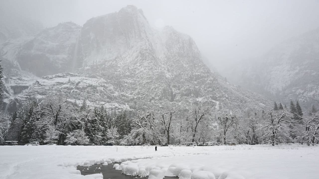 Stuhia e dëborës mbyll Yosemite dhe parqet e tjera të Kalifornisë