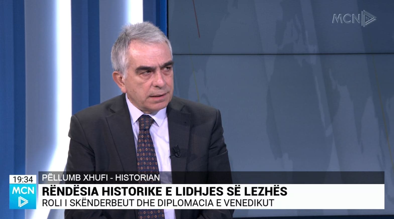 Lidhja e Lezhës, Xhufi: Skëndërbeu u pa si kalorës që do pengonte daljen e fuqive osmane në perëndim, erdhi me idenë për të krijuar Mbretëri