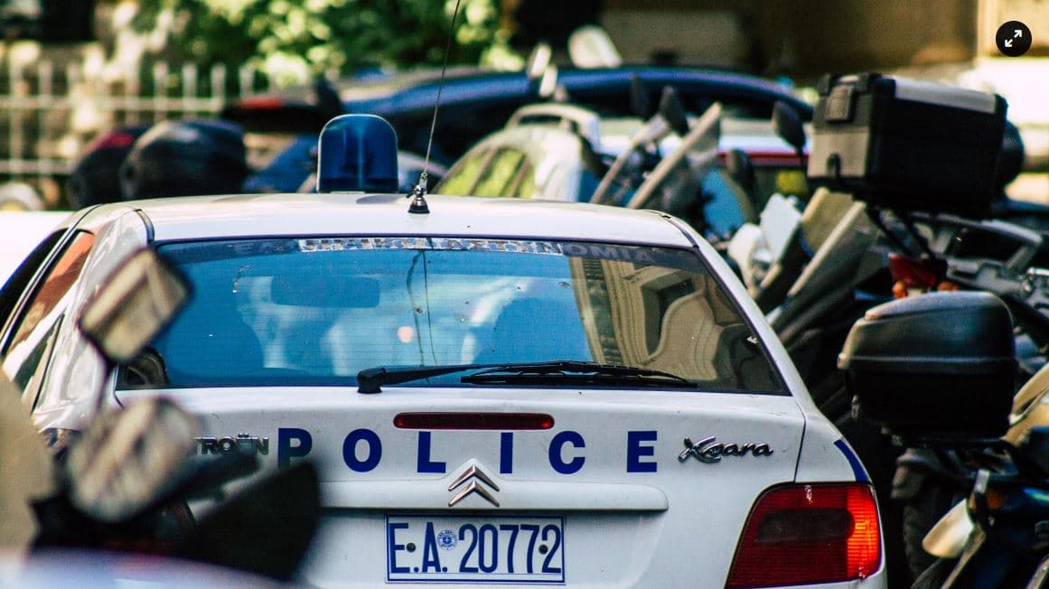 Greqi, shqiptari kapet me 2 kg heroinë në kroskotin e makinës