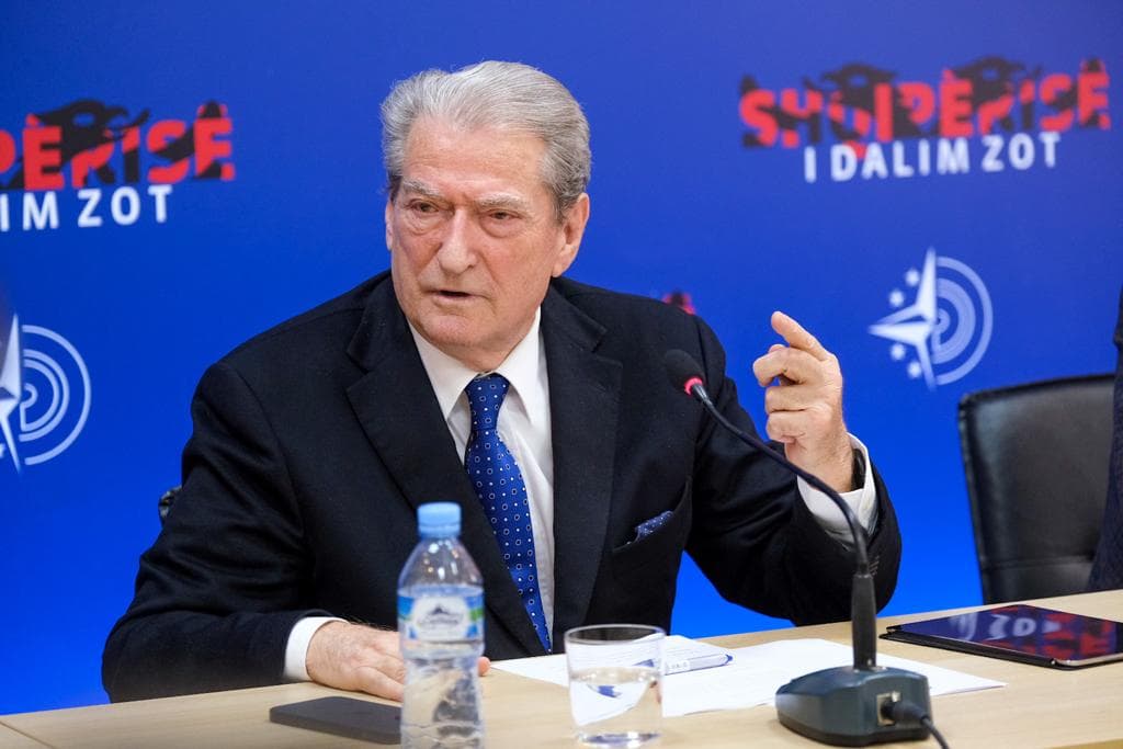 Vendimi për vulën/ Berisha: Do bëjmë rekurs në Gjykatën e Lartë, do ta dërgojmë edhe në gjykatë ndërkombëtare