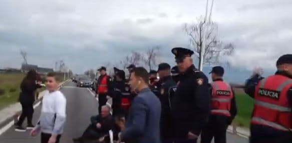Projekti Thumanë-Kashar, banorët e Bërxullës dalin sërish në protestë: Nuk dorëzohemi, ky shtet vetëm vjedh