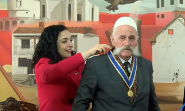 Presidentja Osmani dekoron Rifat Jasharin me “Urdhrin e Lirisë”