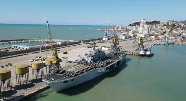 “San Marco” furnizon KFOR-in me materiale ushtarake, shkarkohet në Durrës