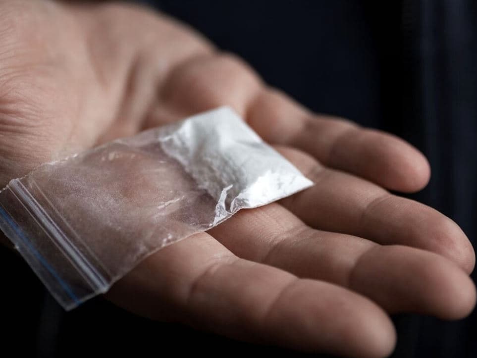 Gjendet i vdekur një i ri në Tiranë, dyshohet nga përdorimi i lëndës narkotike