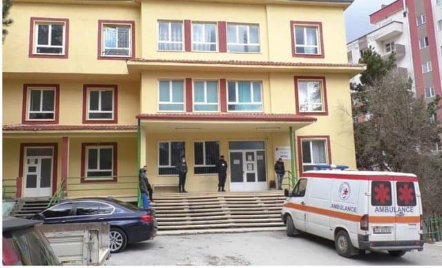 Sherr me thika mes të miturve në Pogradec, njëri përfundon në spital
