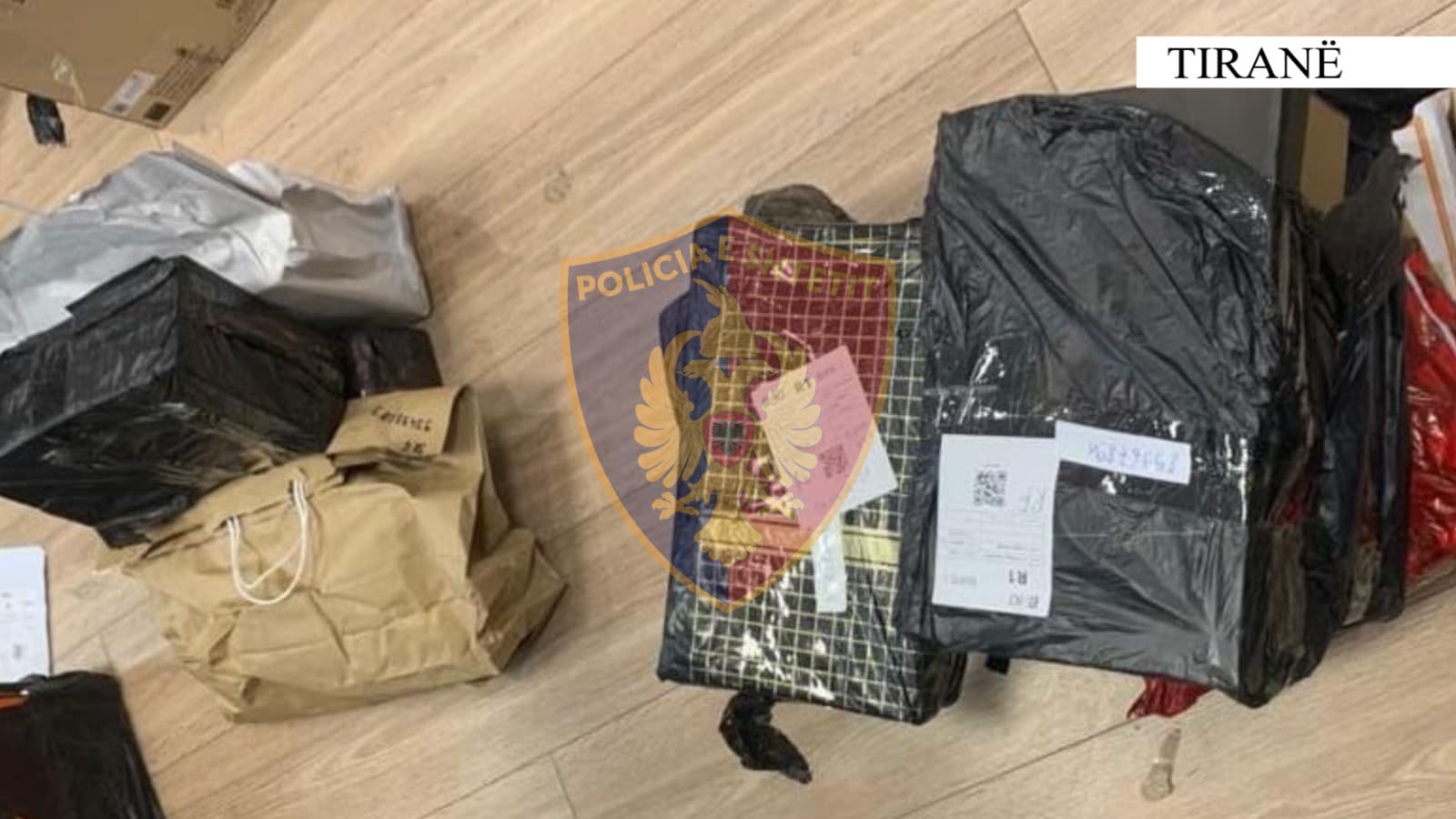 Tregti mallrash kontrabandë, në kërkim administratorja e postës private në Tiranë