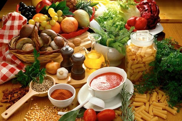 Dietat mesdhetare reduktojnë shenjat e Alzheimerit