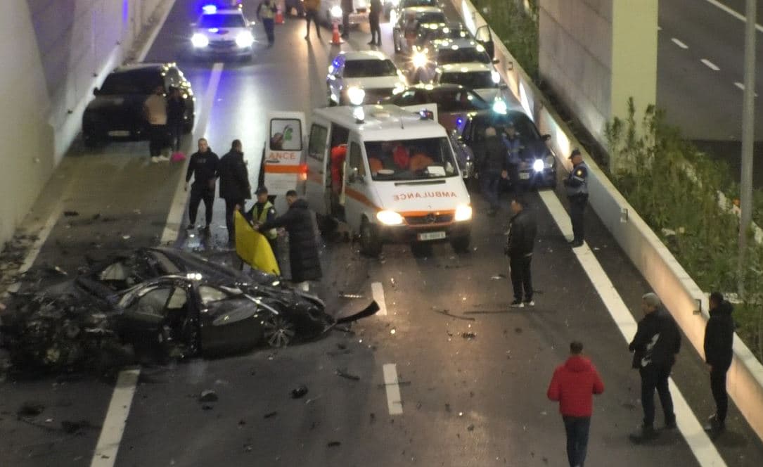 Shpejtësia skëterrë, shkak i aksidentit. Shoferi 20-vjeçar, 5 herë shkelës i Kodit Rrugor