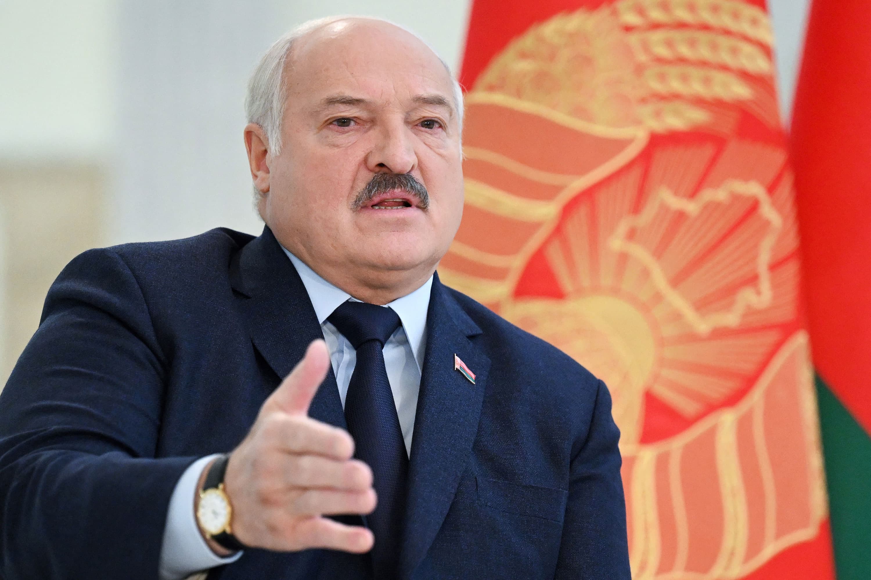 Lukashenko nënshkruan dënimin me vdekje për zyrtarët dhe ushtarët tradhtarë