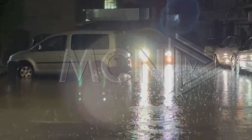 Shiu përmbyt disa zona në qytetin e Lezhës (VIDEO)