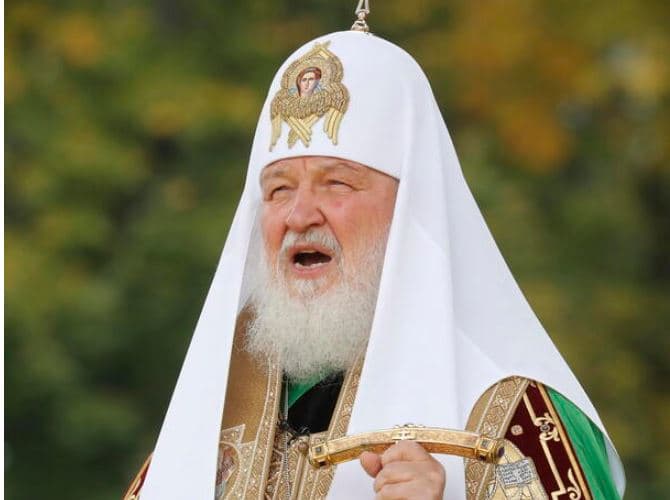 Kirill thirrje Papa Françeskut: Parandaloni dëbimet nga manastiri në Kiev