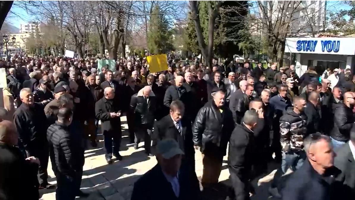 Protesta e dytë për rrugën e Dukagjinit. Banorët: Në këtë aks kemi parë vdekjen me sy