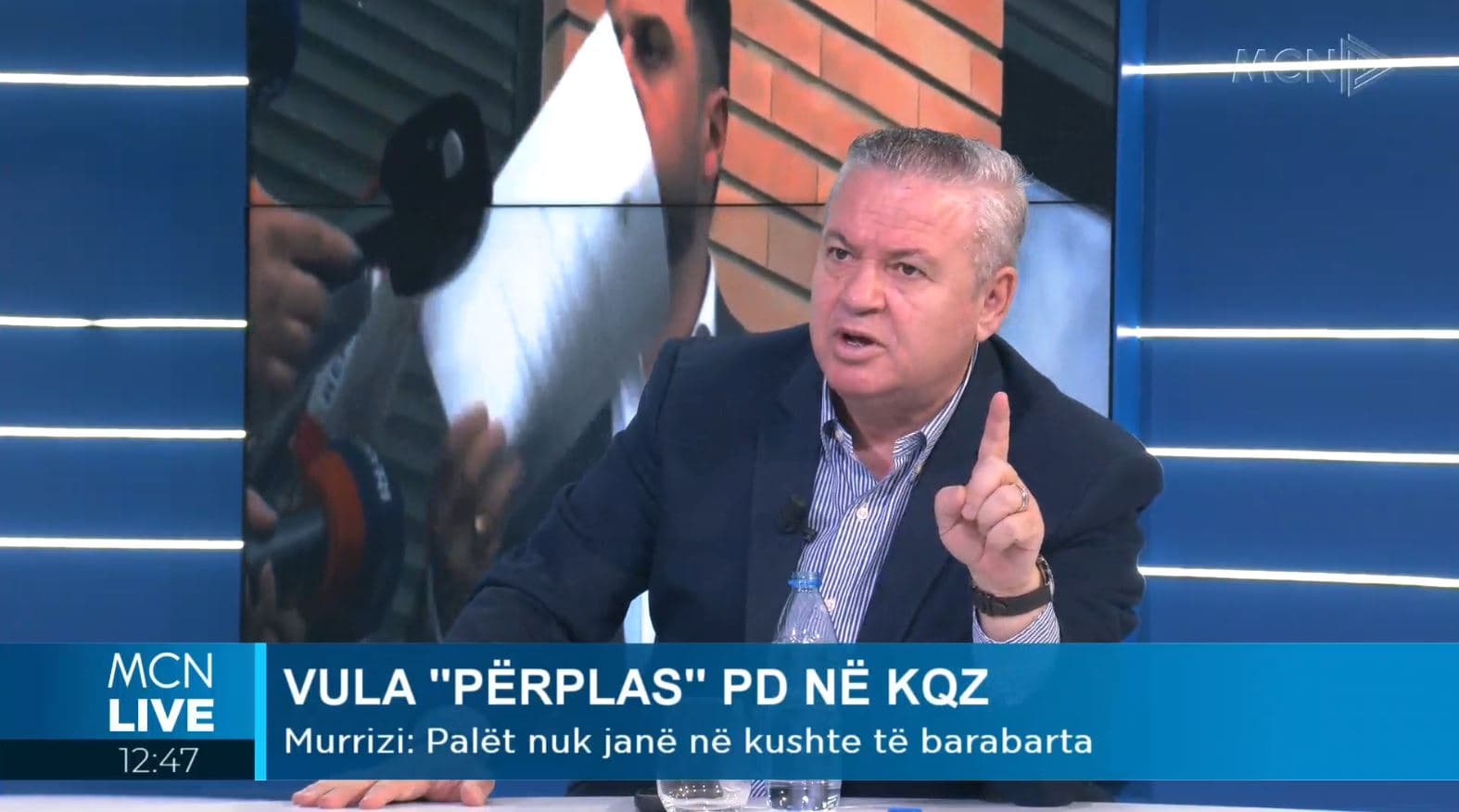 Murrizi ironizon: Alibeaj do parti me firmën e Bashës, vulën e Ramës dhe kandidatët e Berishës! Nuk ka asgjë me vete (VIDEO)
