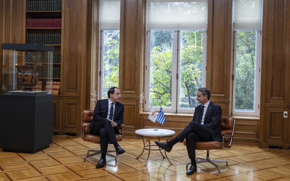 Mitsotakis: Tërmeti dhe katastrofa hekurudhore na afroi me Turqinë