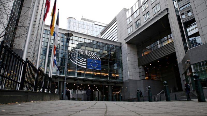 Kundër amnistisë, pasaportave të arta dhe prokurimeve pa transparencë/ Santos me rezolutë kritike për Shqipërinë në PE