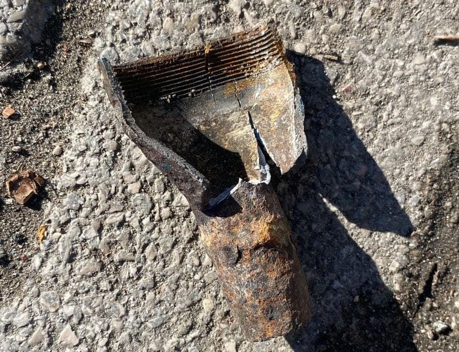 Gjen një pjesë predhe në koshin e mbeturinave, plagoset një person në Durrës