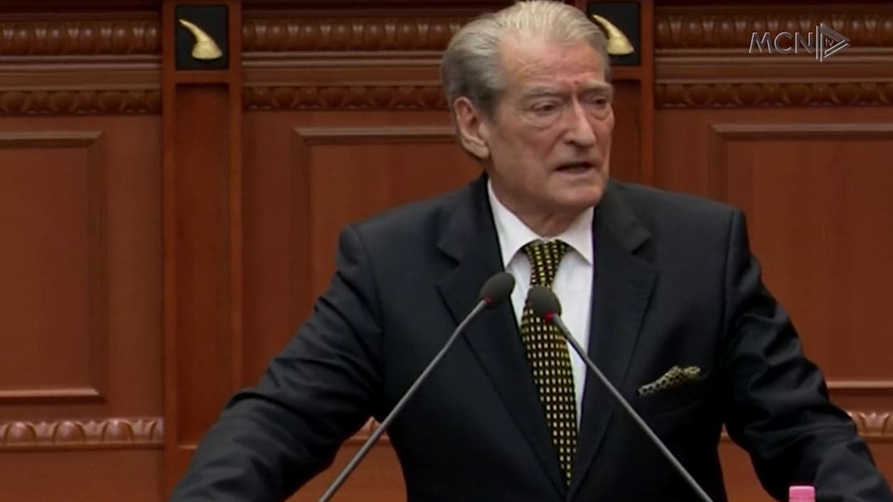 Kuvendi, debate për krimin zgjedhor. Berisha-Manjës: Je kriminel elektoral (VIDEO)