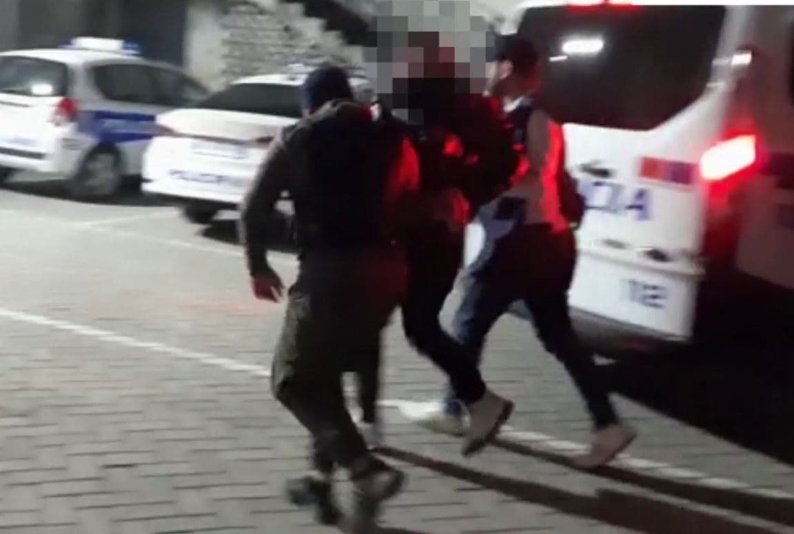 Zbardhen tre vjedhje në Tiranë, në pranga 33-vjeçari, procedohet i mituri