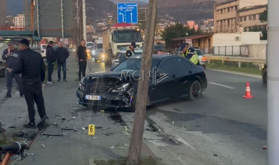 Përplasen dy makina në aksin Lezhë-Milot, plagoset një grua